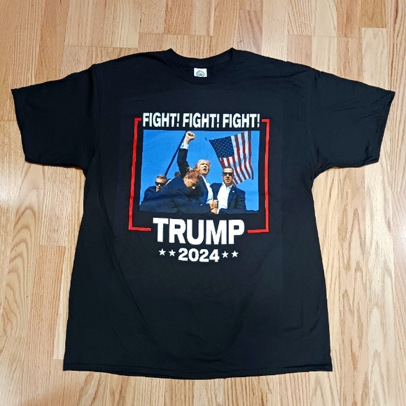 Trump Fight!Fight!Fight Bloody Ear Fist Pump T-Shirt Size XXL Unisex - Picture 1 of 3